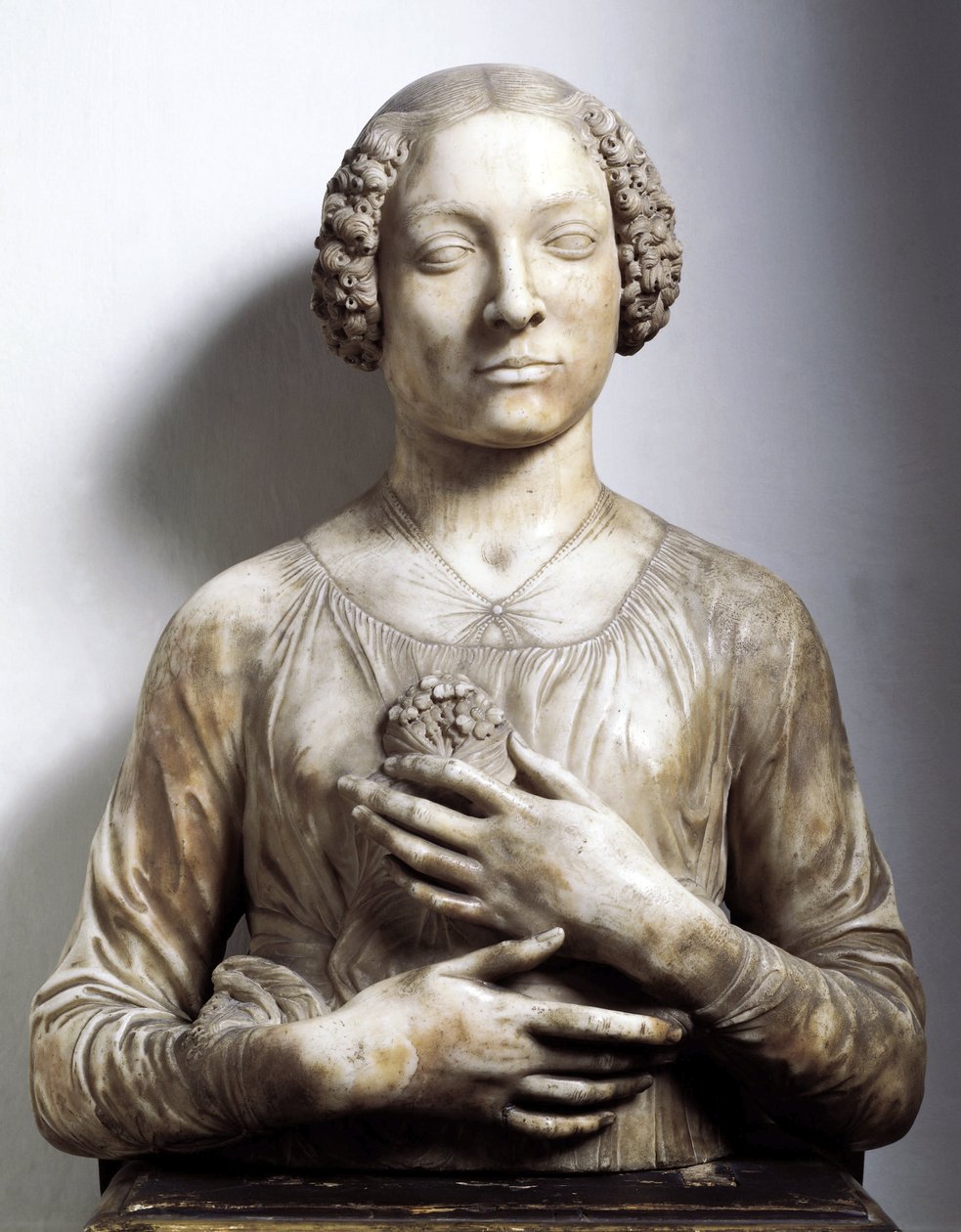 Kobieta z bukietem kwiatów Rzeźba z marmuru autorstwa Andrea di Francesco di Cione dit il Verrocchio (1435-1488) 1475-1480 OK. Słońce 58 cm Florencja, Muzeum Narodowe Bargello autorstwa Andrea del Verrocchio