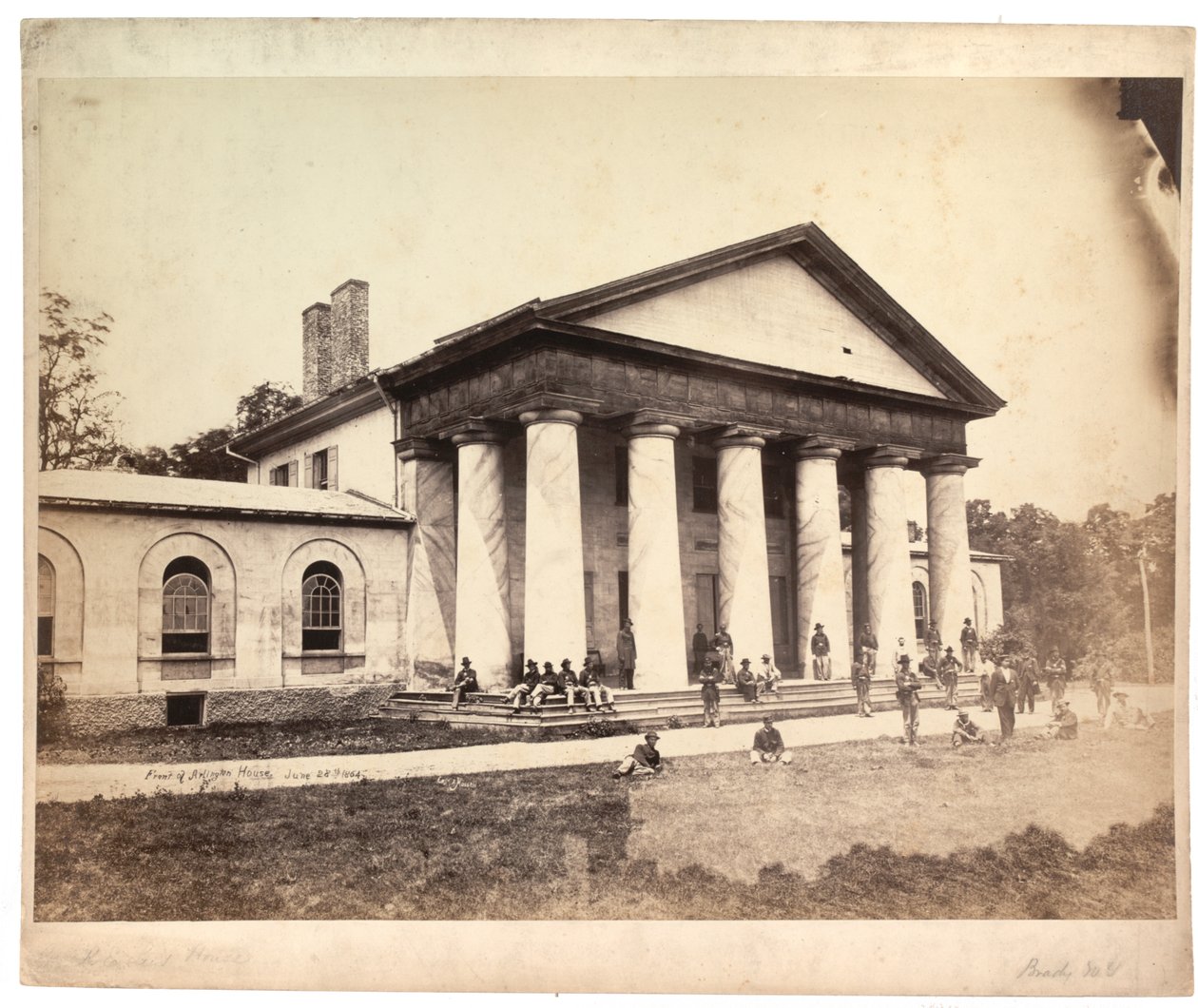 Front Arlington House, 28 czerwca 1864 (zdjęcie w sepii) autorstwa Andrew Joseph Russell
