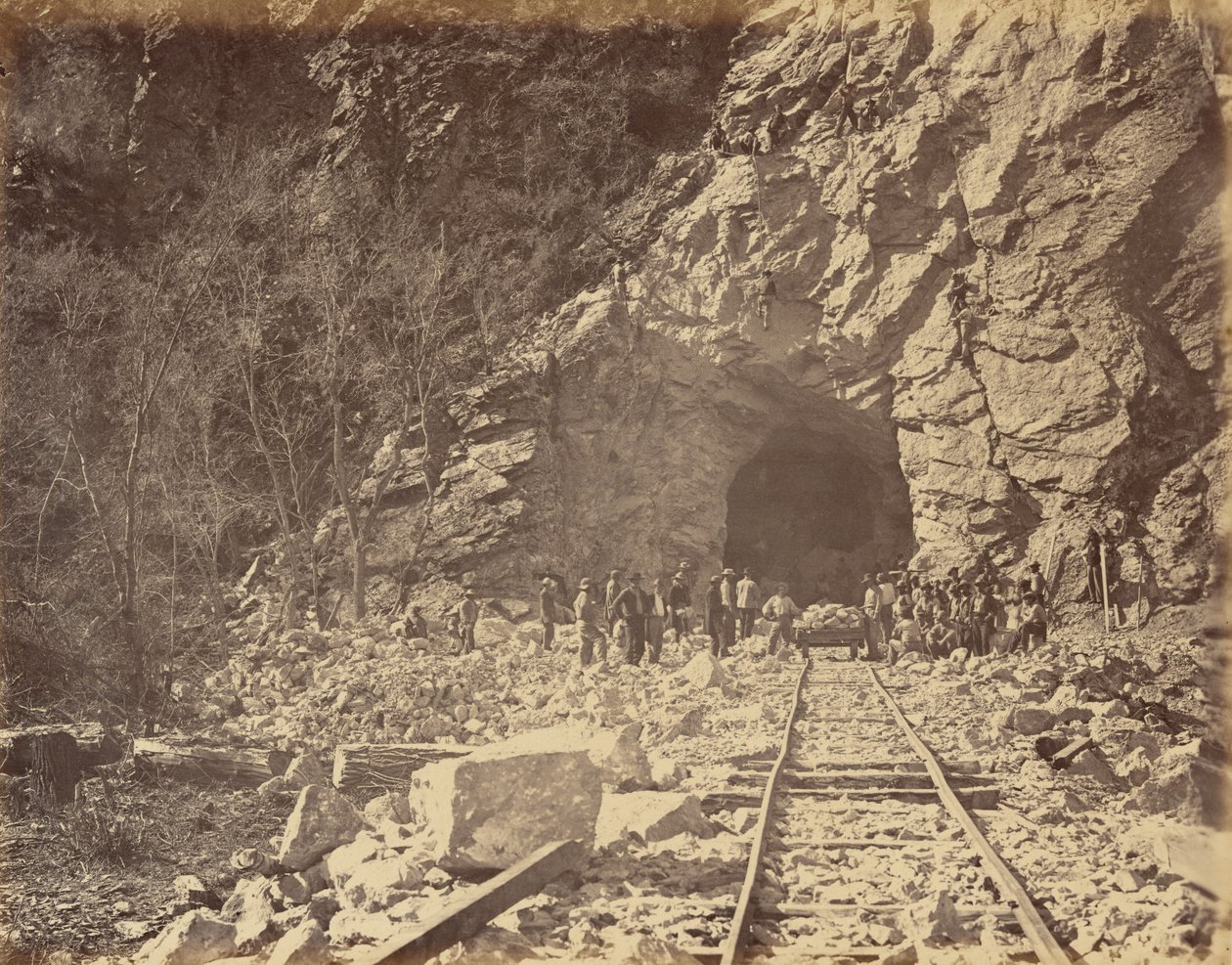 Płyta 39. Wschodni koniec tunelu, kanon Webera, 1869 r. (zdjęcie) autorstwa Andrew Joseph Russell