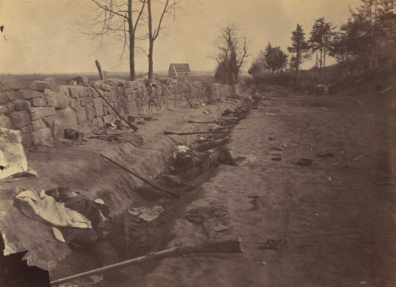 Kamienny mur, tył Fredericksburga, z Rebel Dead, 3 maja 1863. autorstwa Andrew Joseph Russell