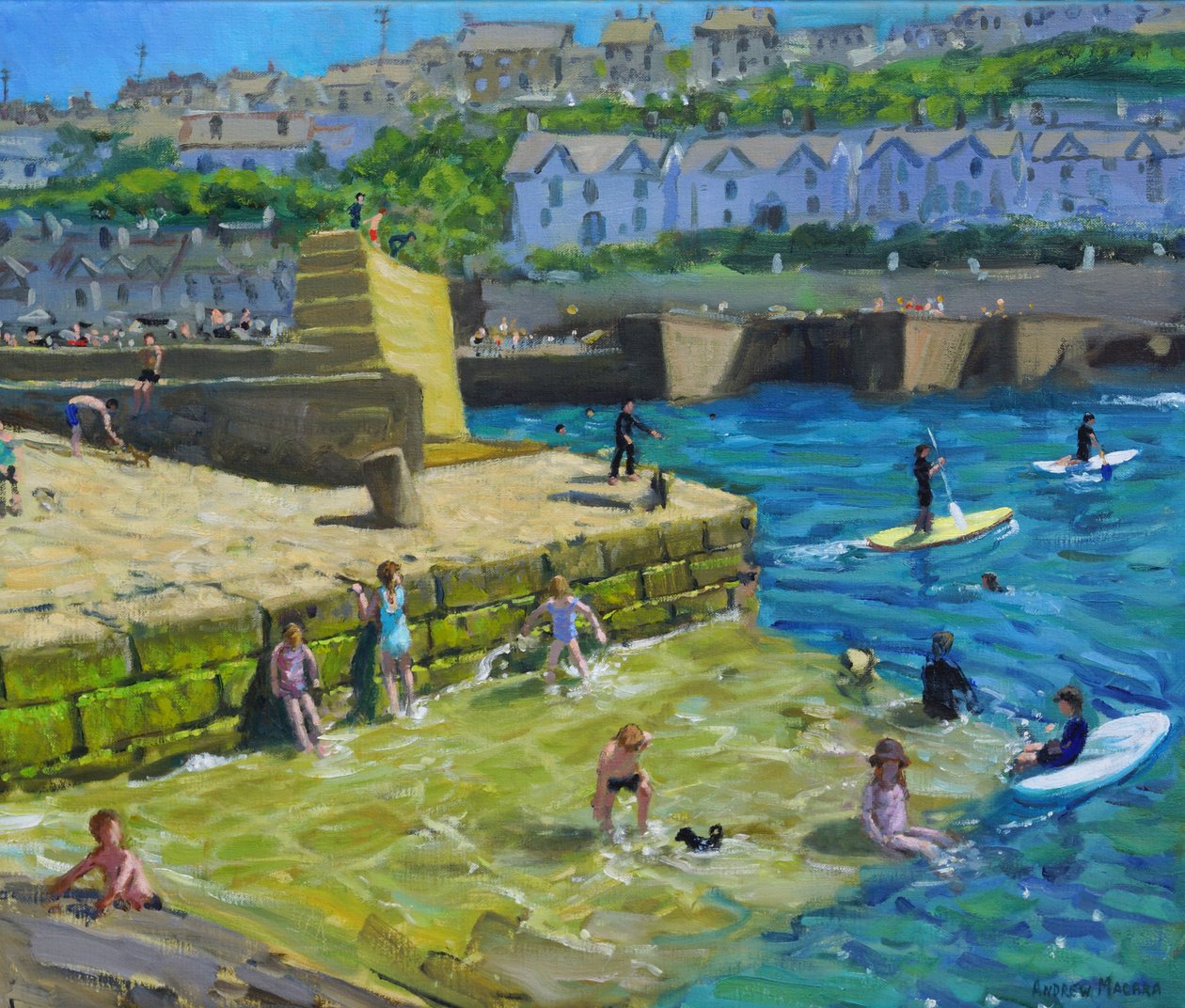 Zabawa w porcie, Porthleven, Kornwalia, 2021 (olej na płótnie) autorstwa Andrew Macara