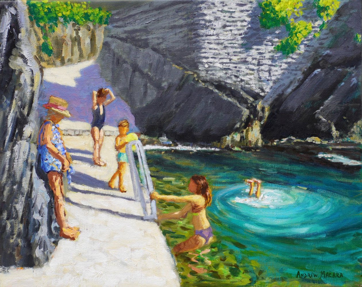 Pływanie w basenie morskim, Cinque Terre, Włochy, 2024 (olej na płótnie) autorstwa Andrew Macara