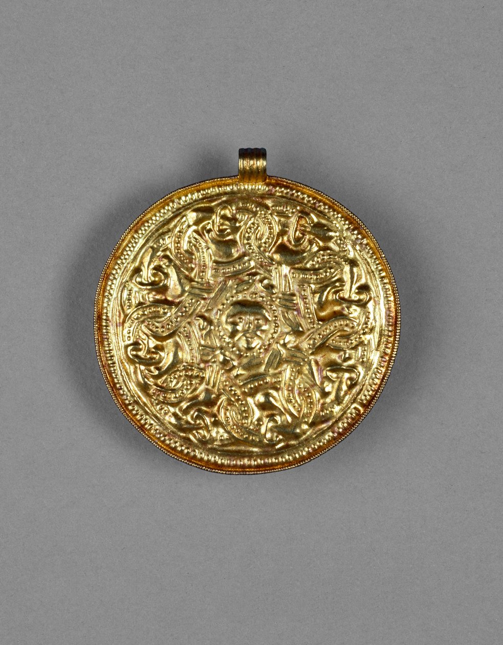 Wisiorek Bracteate, z Faversham, Kent, anglosaski (złoto) autorstwa Anglo Saxon