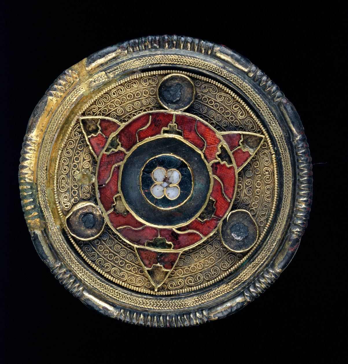 Broszka krążkowa wysadzana klejnotami, VI w. (złota, srebrna i emalia cloisonne) autorstwa Anglo Saxon