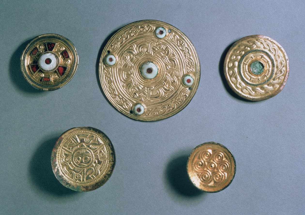 Wisiorki z biżuterią w kształcie dysków, anglosaskie (złoto, srebro i kamienie półszlachetne) autorstwa Anglo Saxon