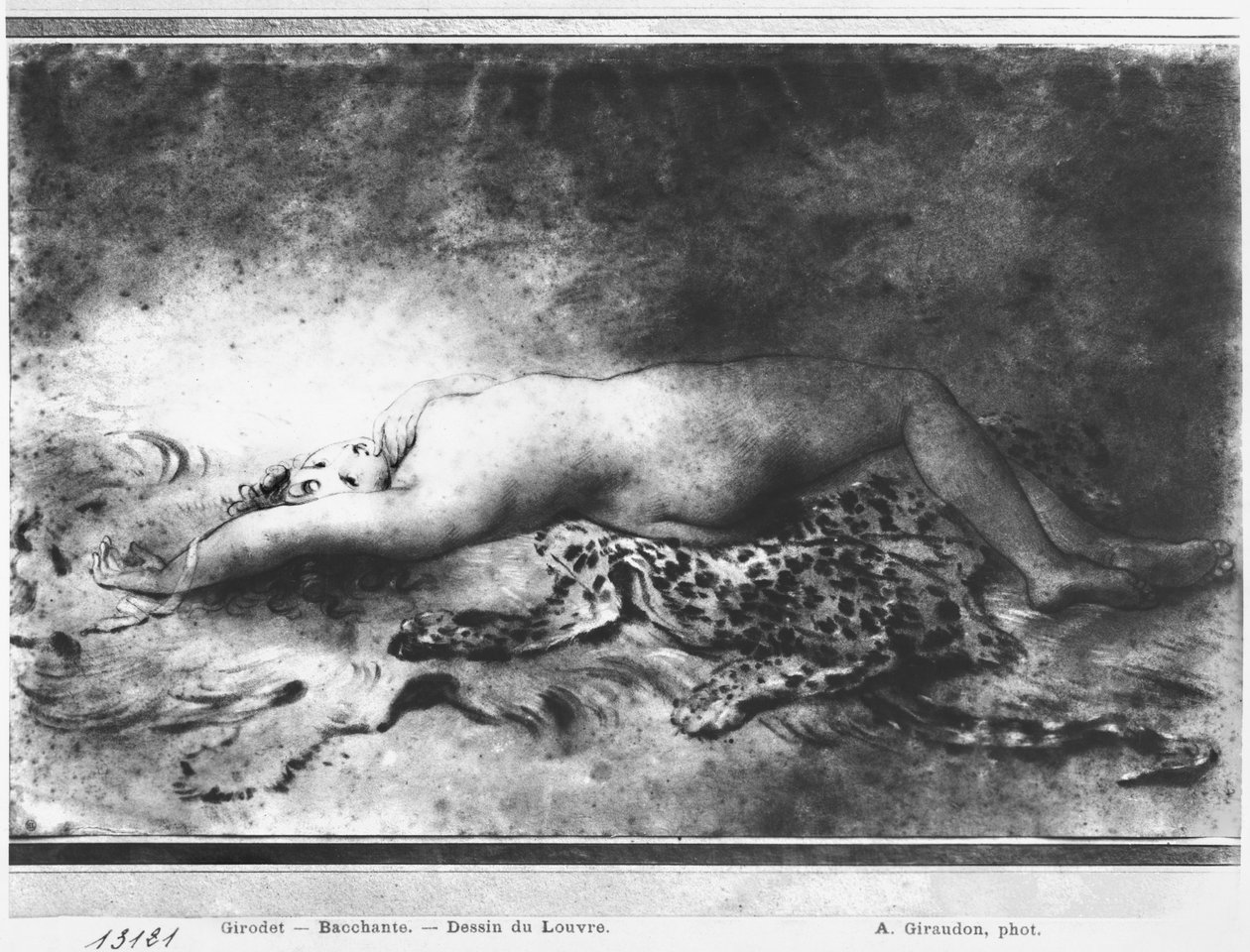 Naga młoda dziewczyna leżąca na zwierzęcej skórze (kikut i czarny ołówek na papierze) autorstwa Anne Louis Girodet de Roucy Trioson