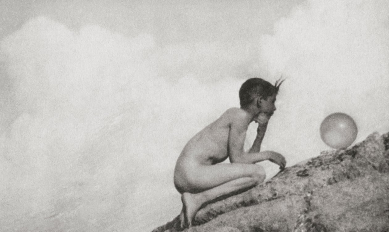 Cudowny Glob (fotograwiura) autorstwa Anne W. Brigman