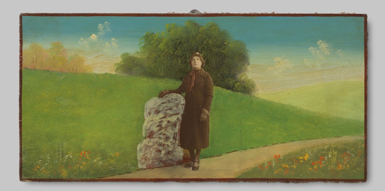 Portret nieznanej kobiety w malowanym pejzażu autorstwa Anonymous