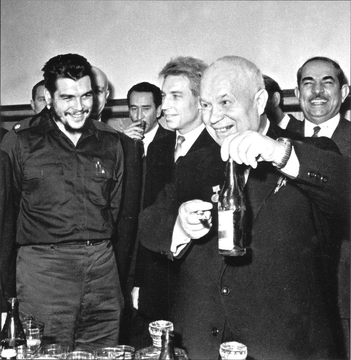 Ernesto Che Guevara (1928-1967) i Nikita Chruszczow (Chruszczow) (1894-1971) w Mostsowie, Anonim. Fotograf autorstwa Anonymous Anonymous