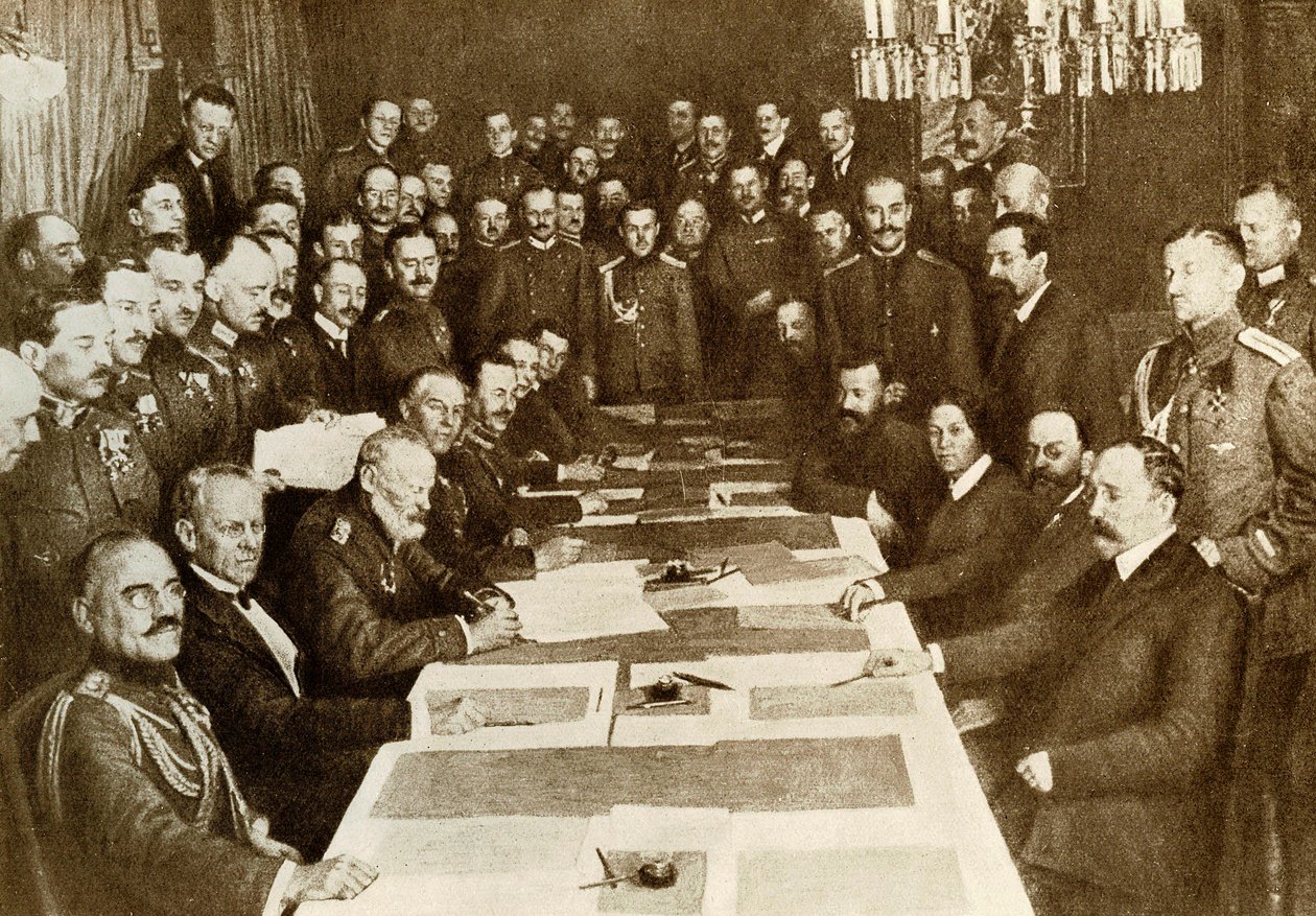 I wojna światowa: podpisanie traktatu pokojowego w Brześciu Litewskim w dniu 03.03.1917 r. między Niemcami a Rosjanami. Imperium bolszewickie ma inne terytoria niż Niemcy. Przedstawiciele centralnych imperiów (lub Trójprzymierza, Niemcy, Austria autorstwa Anonymous Anonymous