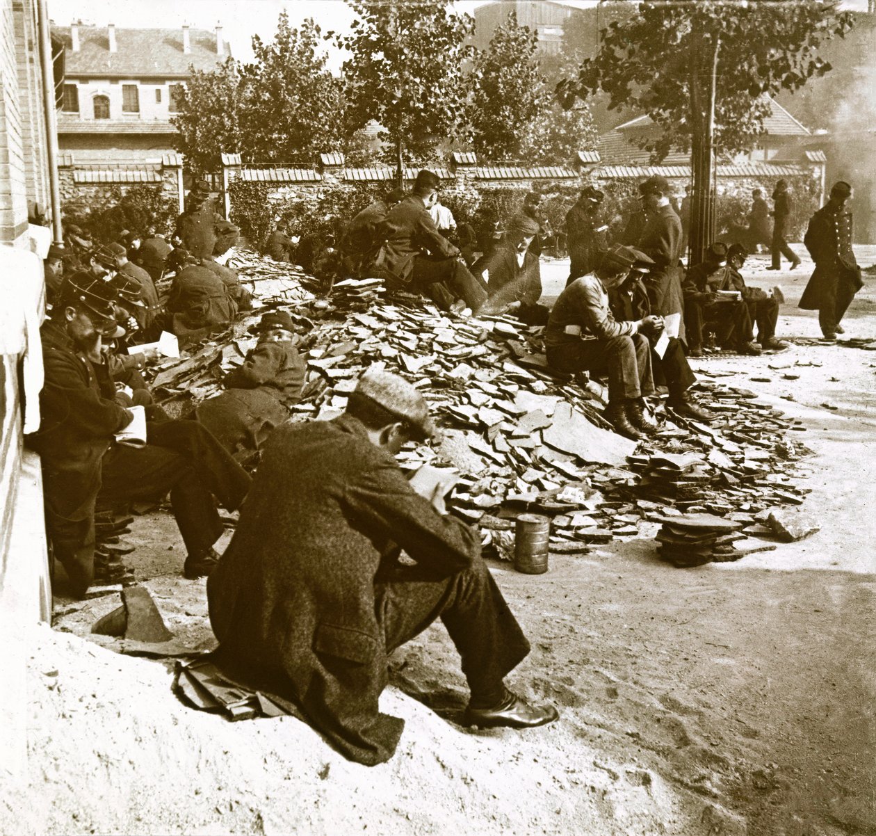 Fotografia - Szklana płyta stereo na temat I wojny światowej: poborowi w paryskich koszarach po mobilizacji, zbiory prywatne autorstwa Anonymous Anonymous
