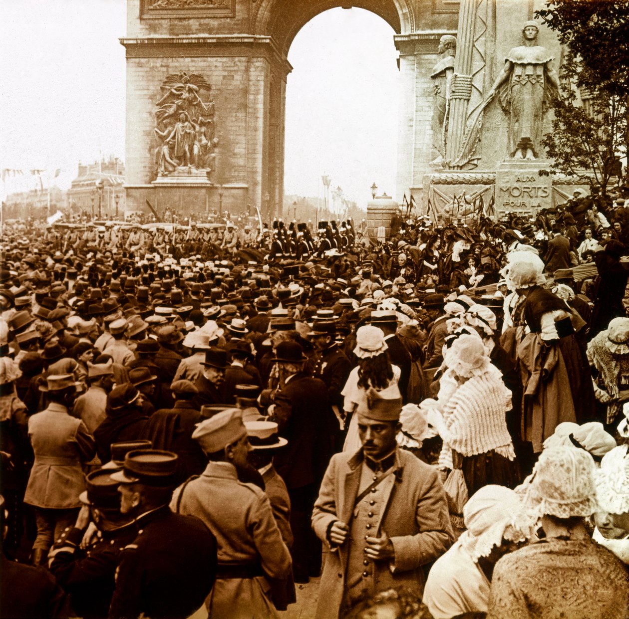 Fotografia - Stereoskopowa płyta szklana dotycząca I wojny światowej: ludność Paryża w dniu zwycięstwa w 1919 r., kolekcja prywatna autorstwa Anonymous Anonymous