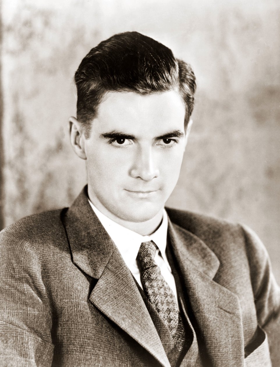 Portret Howarda Robarda Hughesa z 1934 roku. Amerykański producent filmowy i przemysłowy. 1905-1976. autorstwa Anonymous Anonymous