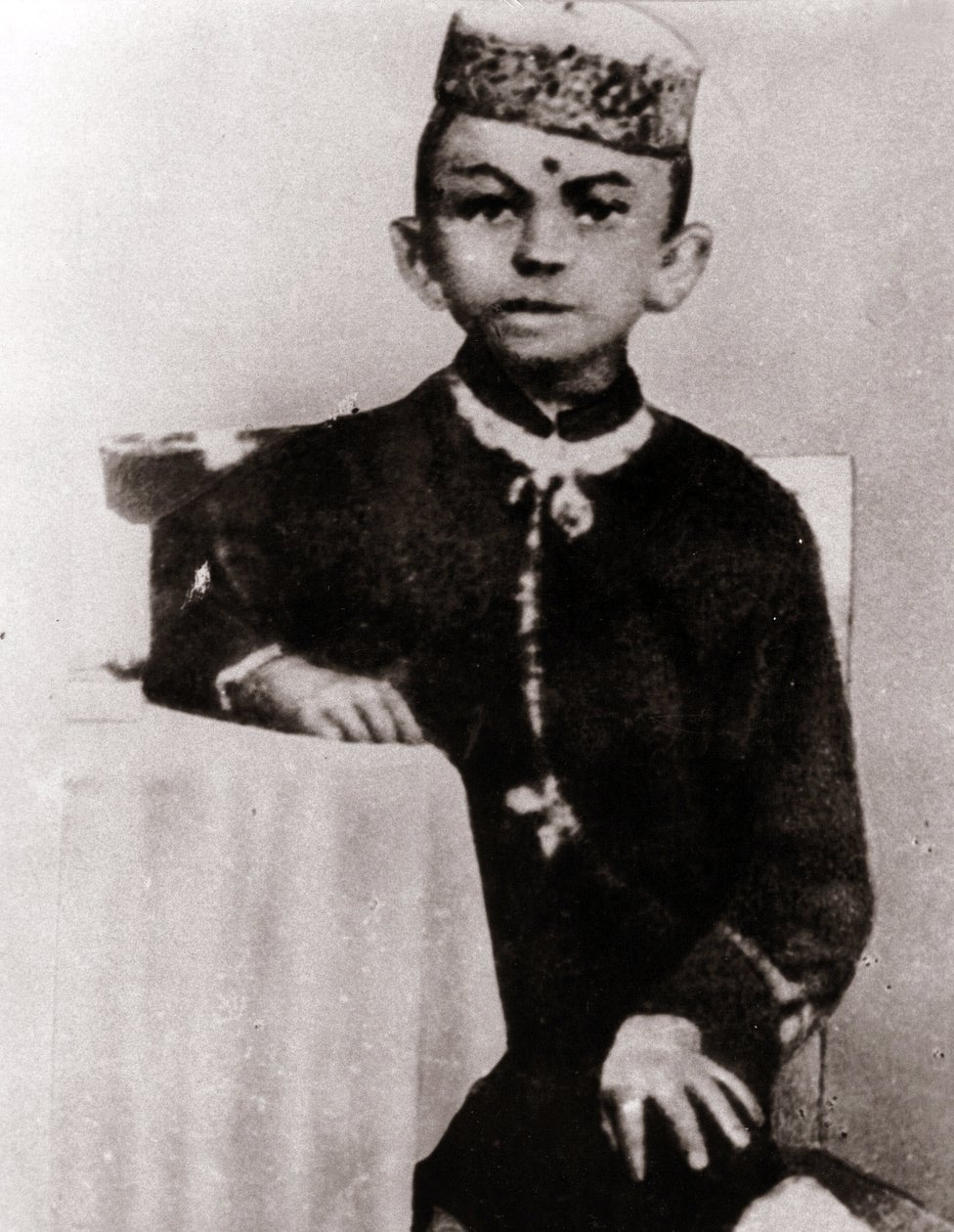 Portret przywódcy politycznego Mohandasa Karamchanda Gandhiego (1869-1948) dziecko - Fotografia około 1875 autorstwa Anonymous Anonymous