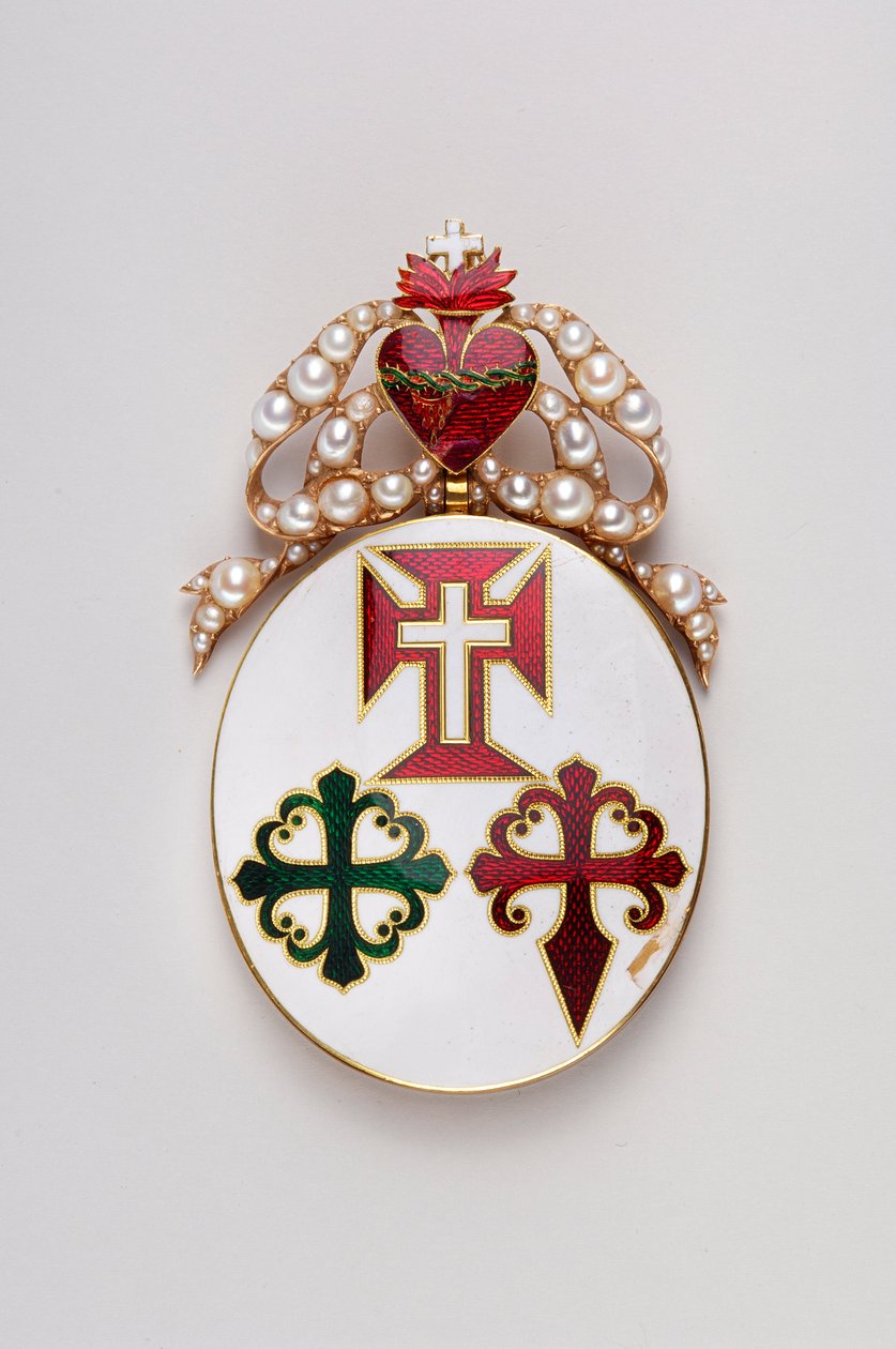 Portugalia - Wstęga Wielkiego Krzyża Trzech Orderów: Odznaka Wielkiego Krzyża Trzech Orderów prawdopodobnie należała do Marii II Braganckiej (1819-1853), Królowej Portugalii - Wzór dla Pani - 1800-1850 - Złoto ze szmaragdami i perłami - H: 8 cm; Szer: 4,7  autorstwa Anonymous Anonymous