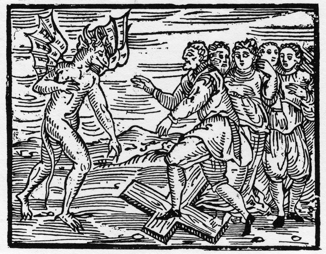 Szatan zmusza swoich przyszłych uczniów do chodzenia po krzyżu - „Kompendium Maleficarum”, zajmuje się czarownicami, ich złem i szantażami autorstwa Francesco Marii Guazzo lub Guaccio lub Guaccius (15??-16??) 1608 Kolekcja prywatna autorstwa Anonymous Anonymous