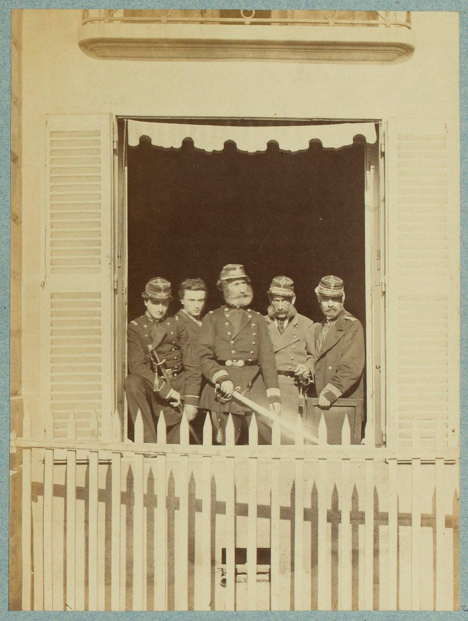 Sztab generalny placu Vendome w czasach Komuny, ok. 1871 r. (zdjęcie czarno-białe) autorstwa Anonymous Anonymous