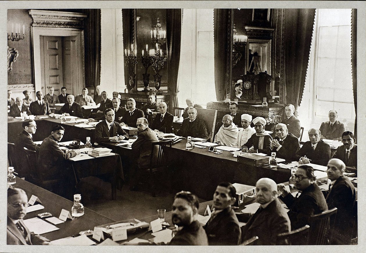 deuxieme Conference de la Table ronde - Mahatma Gandhi - Druga Konferencja Okrągłego Stołu w Londynie, Anonim. Fotografia żelatynowa srebrna autorstwa Anonymous Anonymous