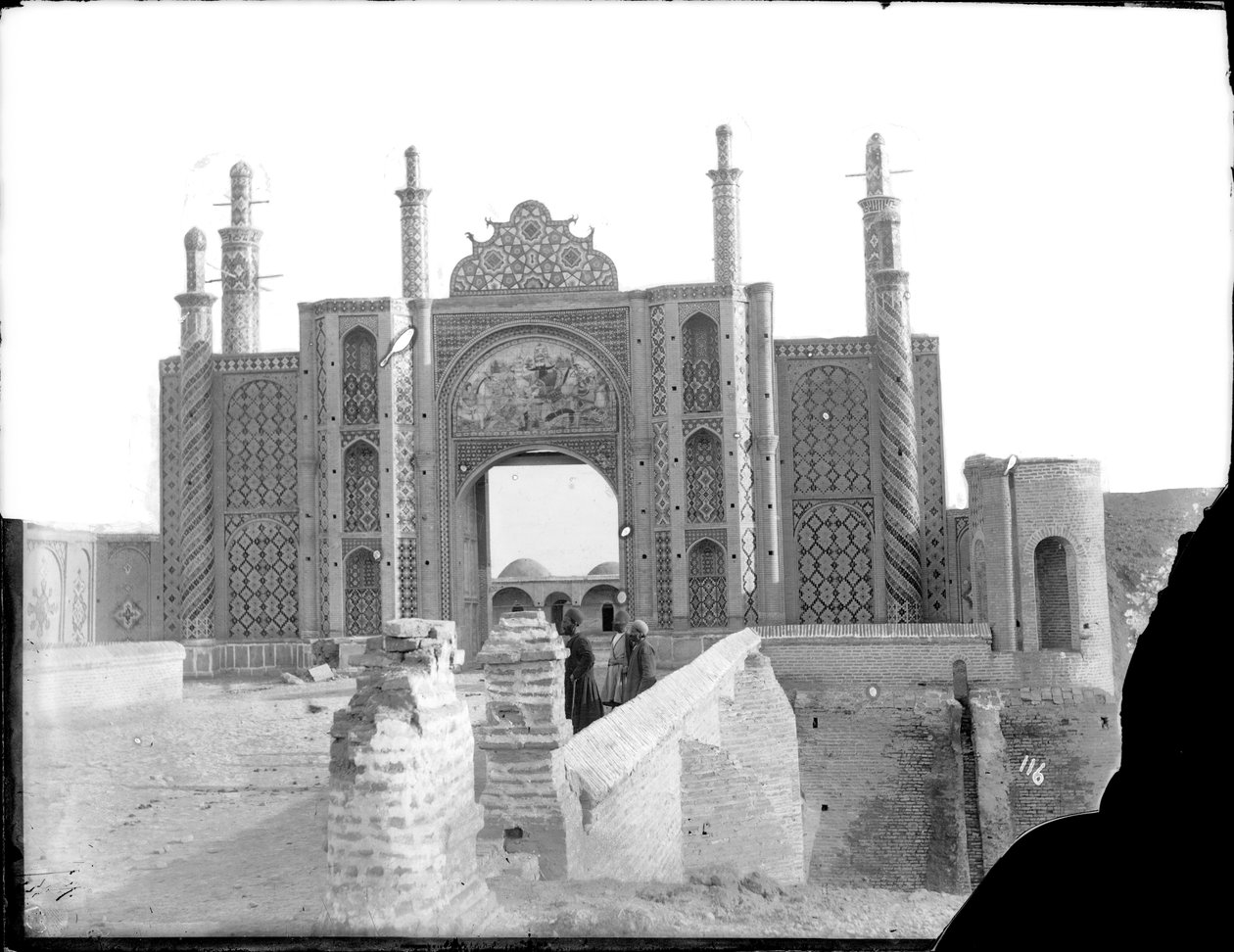 Darvaze Dawlat, brama miejska wyłożona kafelkami, Teheran, ok.1880 autorstwa Antoin Sevruguin