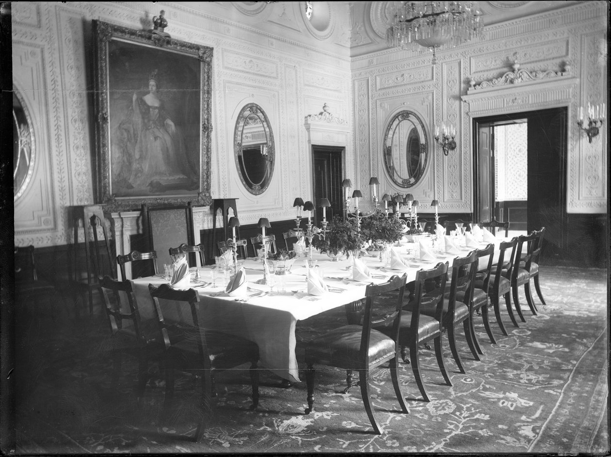 Wnętrze Ambasady Brytyjskiej, Teheran, 1880-1930 autorstwa Antoin Sevruguin