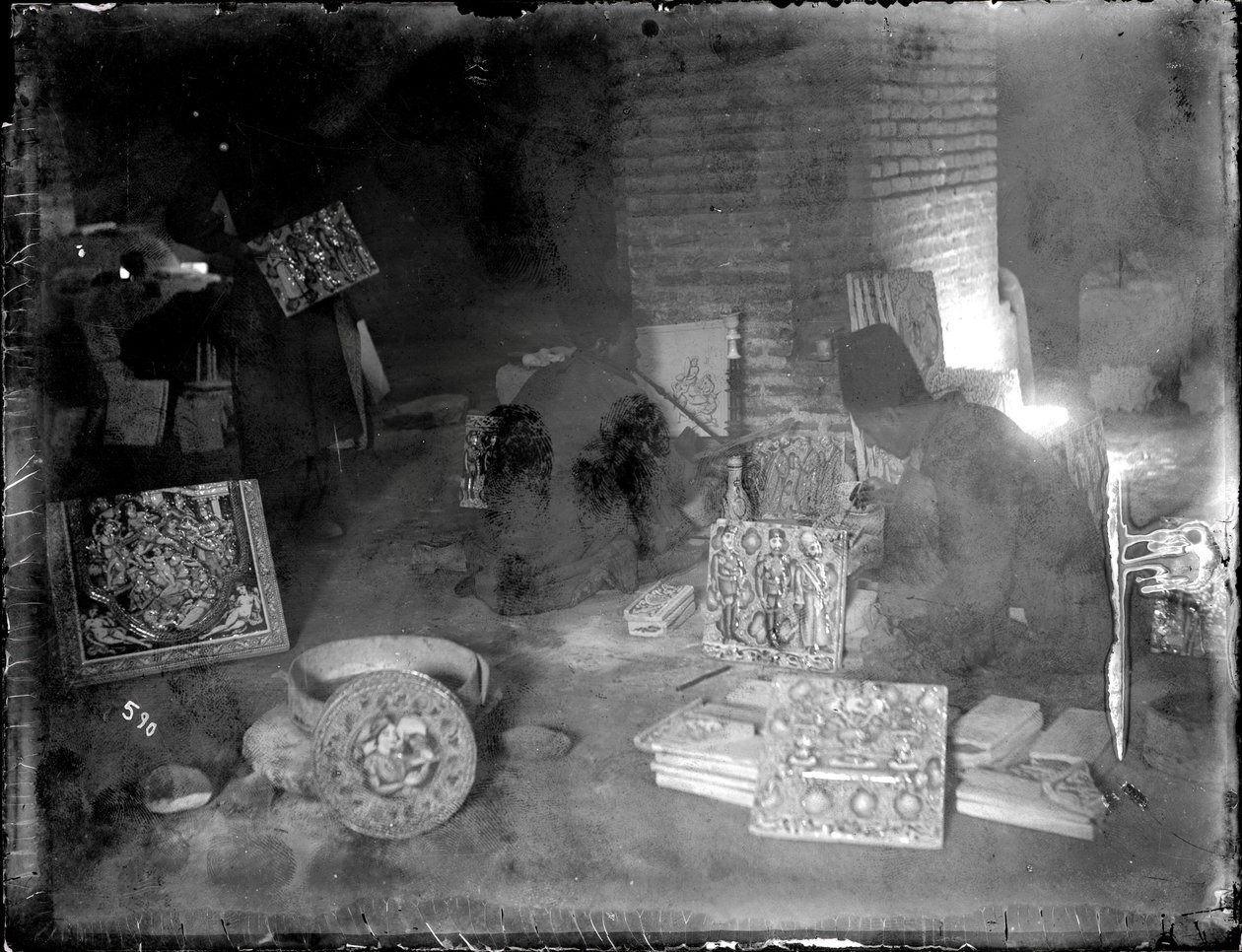 Kafelkarze w swoim warsztacie, ok. 1880-1930 autorstwa Antoin Sevruguin