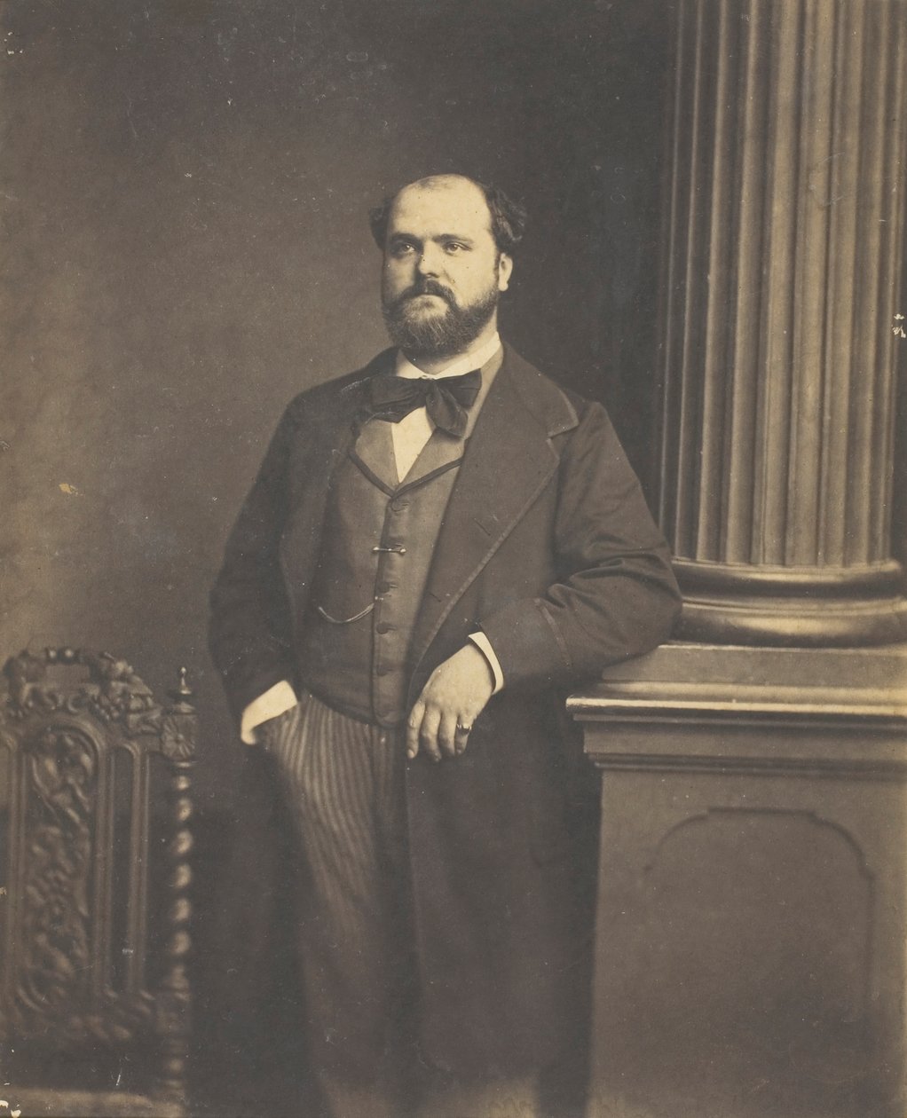 Człowiek stojący bez tytułu, en Face, 18551869. autorstwa Antoine-Samuel Adam-Salomon