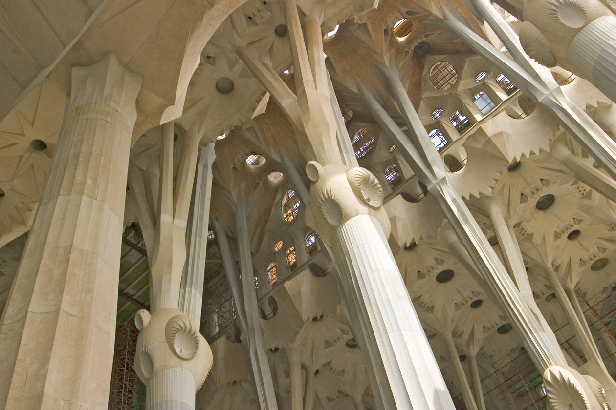 Wnętrze sufitu autorstwa Antonio Gaudi
