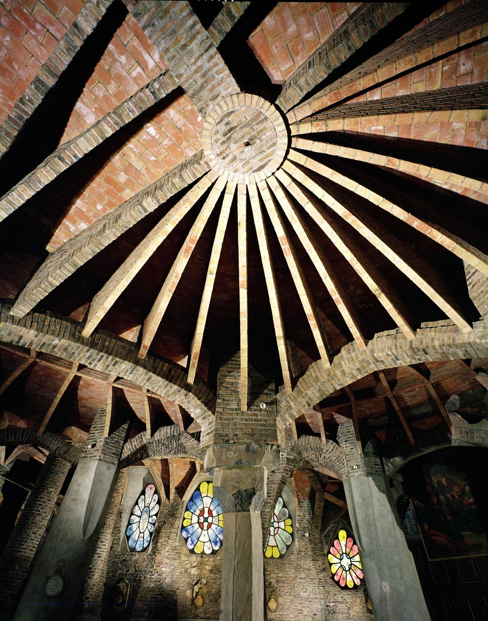 Sufit Krypty Guell, 1908-15 autorstwa Antonio Gaudi