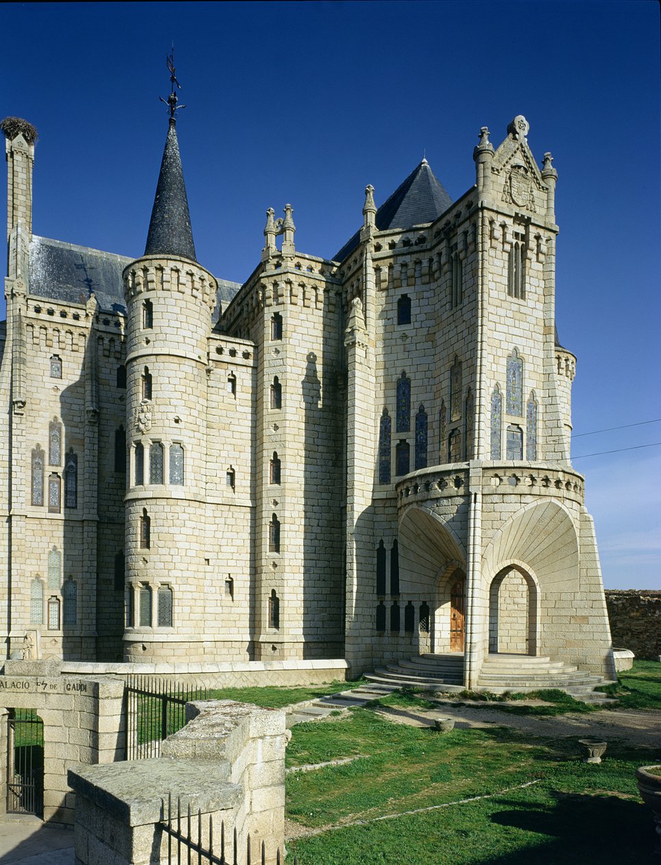 Pałac biskupi autorstwa Antonio Gaudi