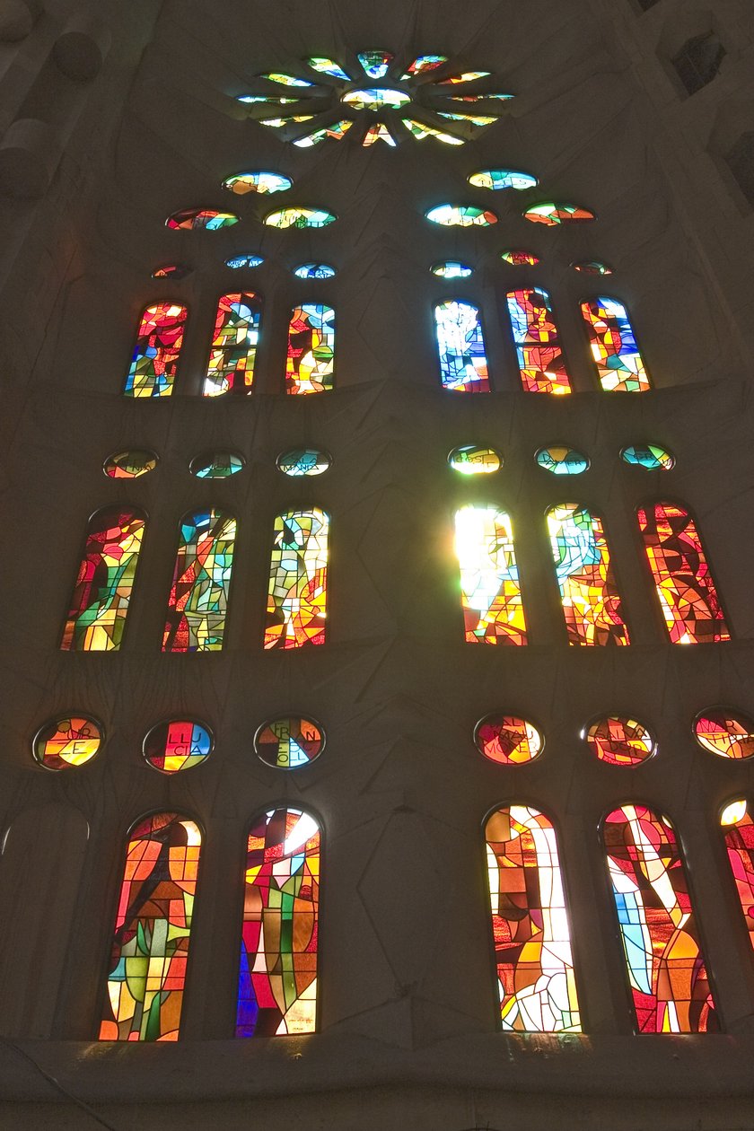Witraż autorstwa Antonio Gaudi