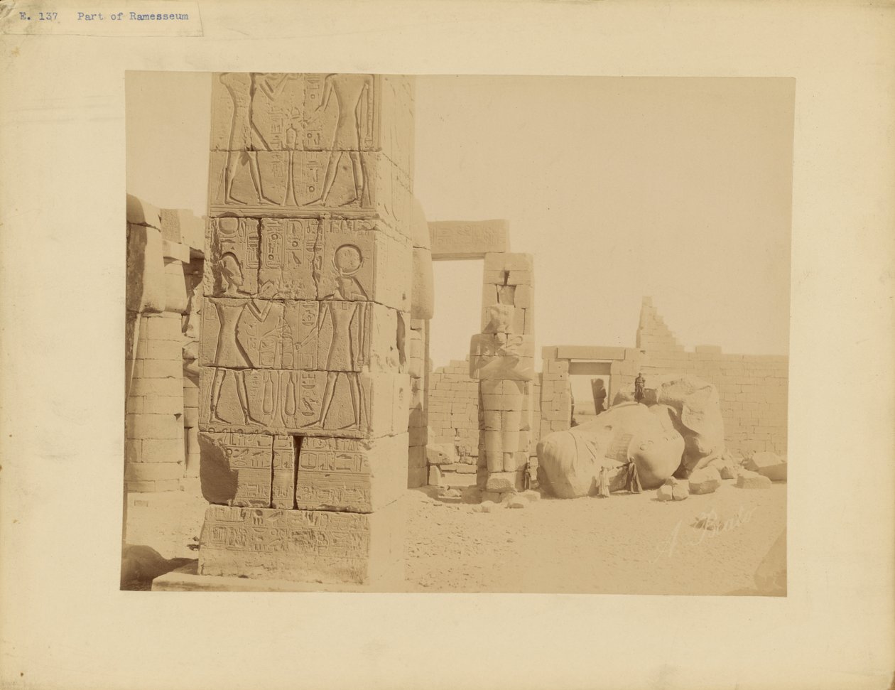 [Część Ramesseum] autorstwa Antonio Beato