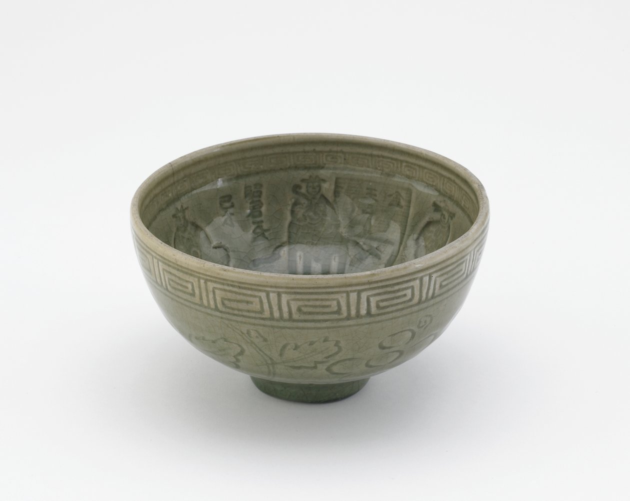 Miska do serwowania w stylu Longquan, Miska do serwowania (hachi), początek XIX w. (kamionka z polewą seledynową) autorstwa Aoki (attr. to) Mokubei