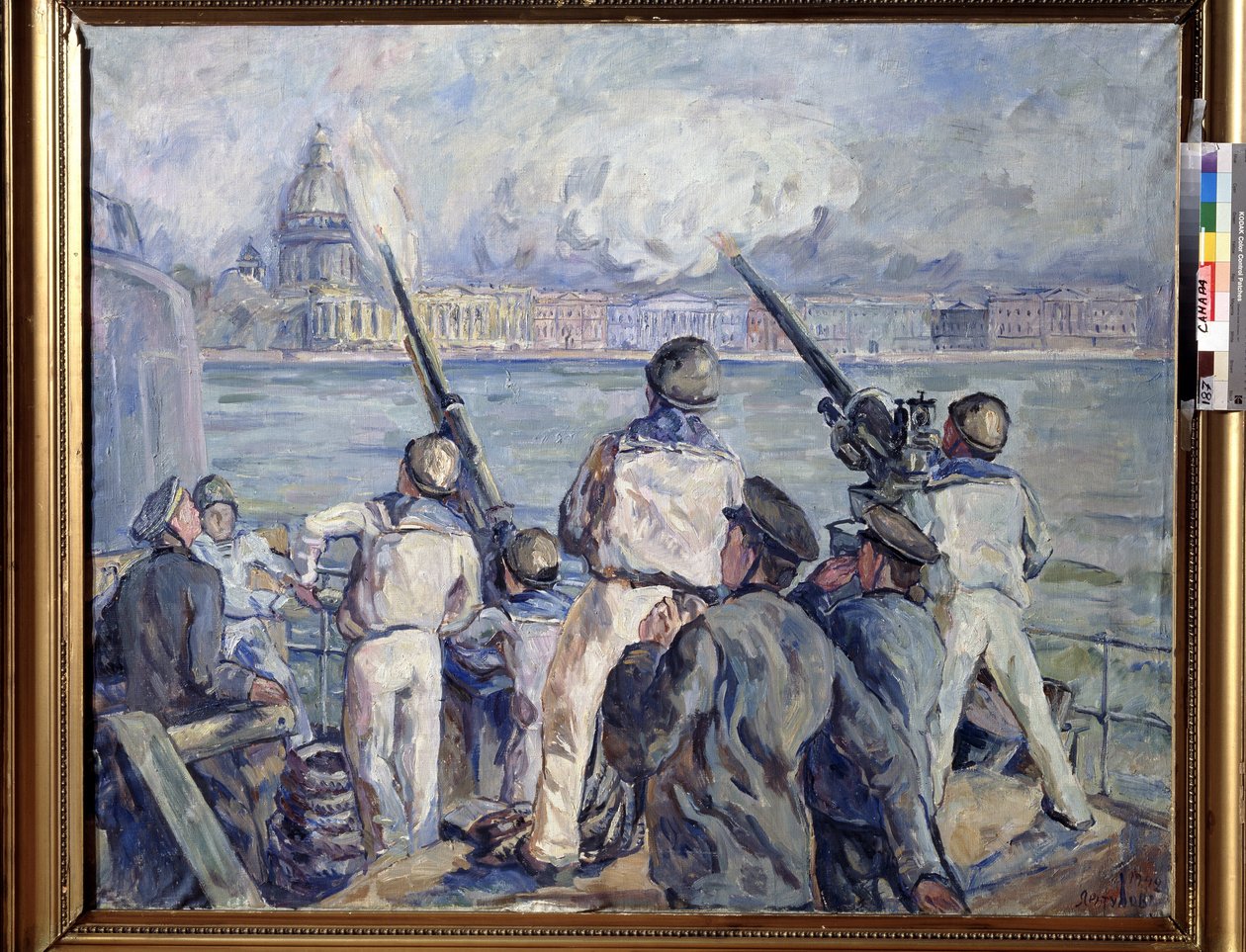 La Defense de Sebastopol (Obrona Sewastopola). Epizod II wojny światowej (1939-1945): panorama miasta Krym z rosyjskiego okrętu wojskowego, którego marynarze uzbroją w karabin maszynowy niemieckiego oblężnika (oblężenie 1941-1942). Malarstwo autorstwa Aris autorstwa Aristarkh Vasilievic Lentulov
