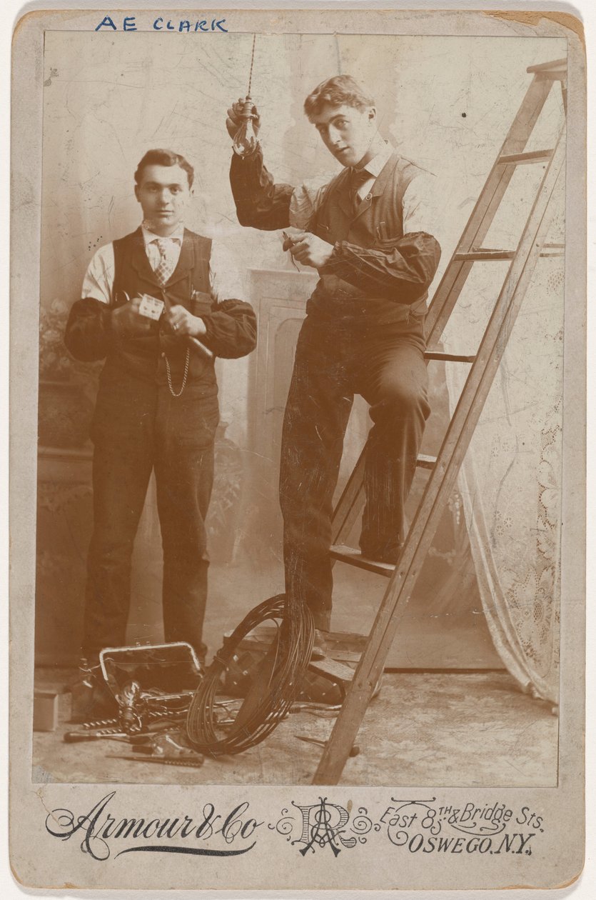 Portret instalatorów oświetlenia elektrycznego, ok. 1904 (zdjęcie) autorstwa Armour & Co