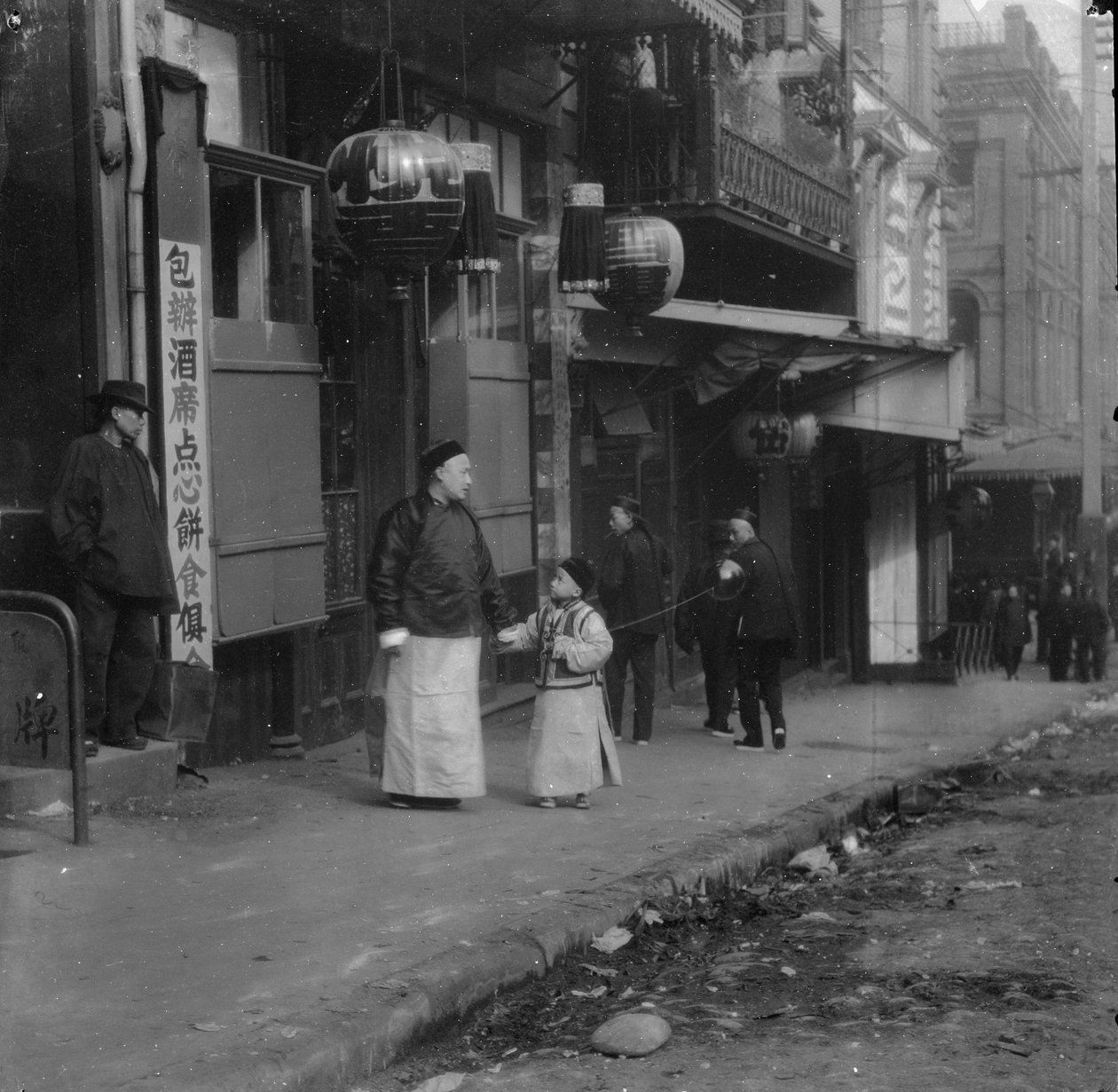 Rodzina z konsulatu, Chinatown, San Francisco autorstwa Arnold Genthe