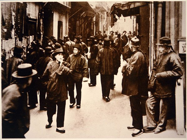 Ross Alley „Ulica hazardzistów”, Chinatown, San Francisco autorstwa Arnold Genthe