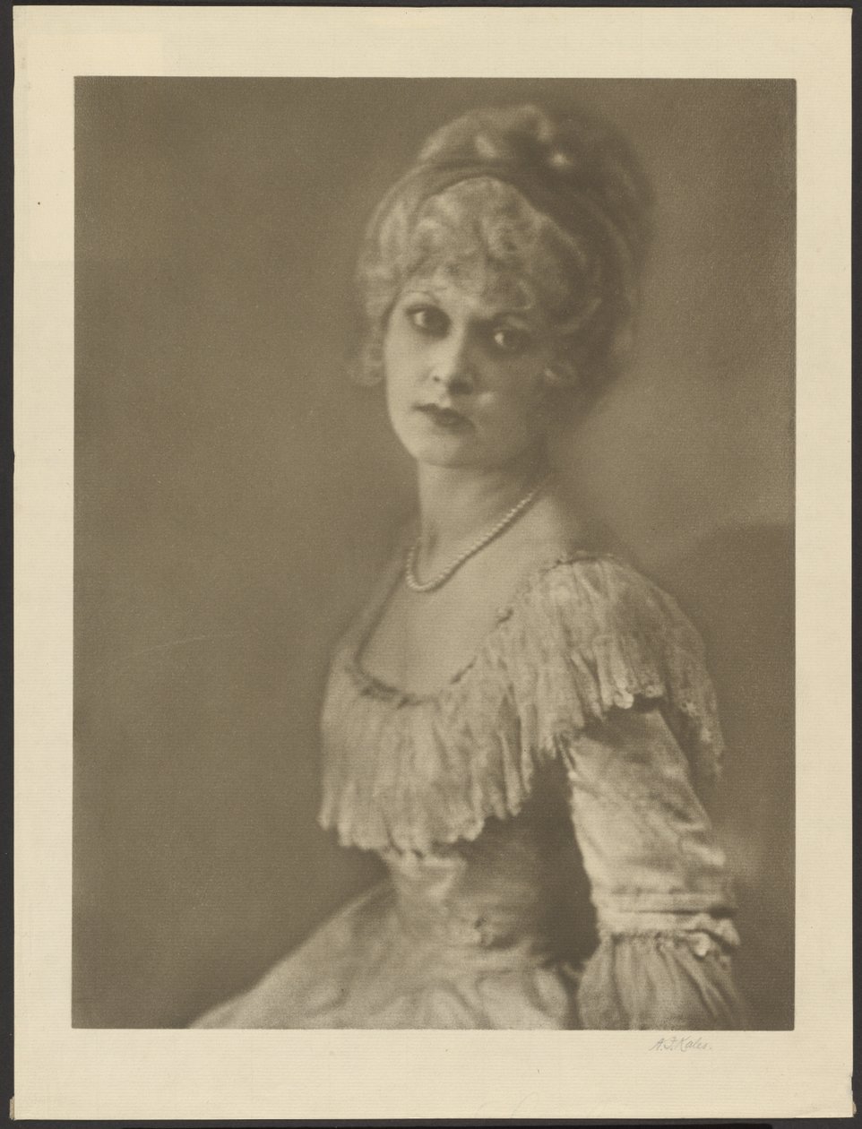 Staromodna dama autorstwa Arthur F. Kales