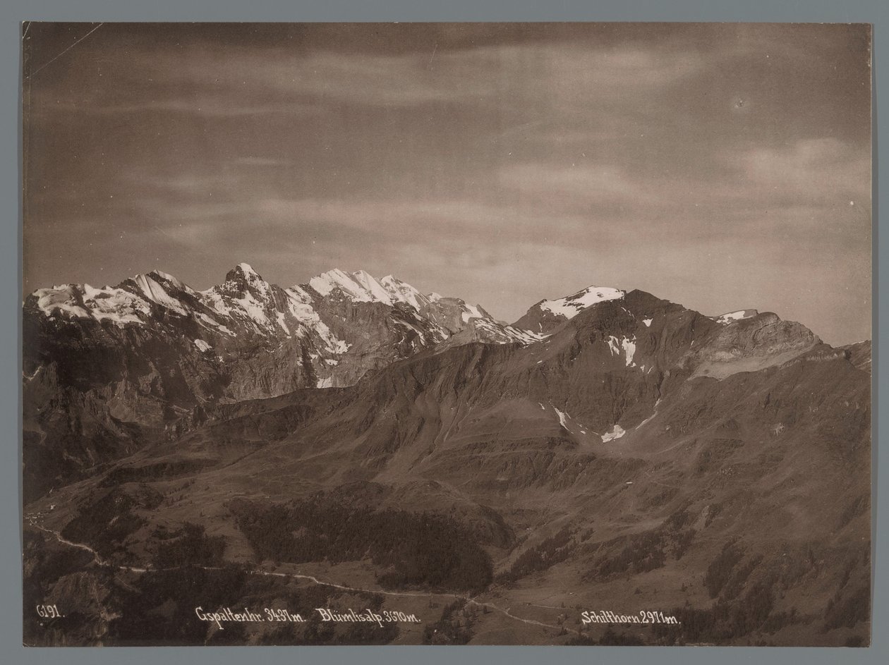 Widok na Gspaltenhorn, Blüemlisalp i Schilthorn w Alpach Berneńskich Panorama Jungfraukette (tytuł serii) autorstwa Arthur Gabler