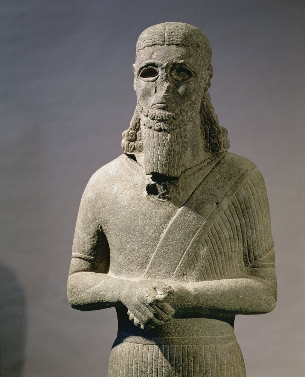 Posąg poświęcony bogu Haddad-Yishi (bazalt) (patrz także 110888) autorstwa Assyrian