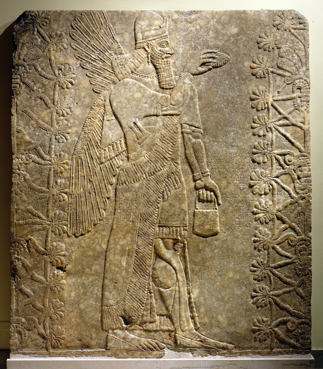 Skrzydlaty dżin z północno-zachodniego pałacu (pokój L), Nimrud, Asyria, ok. 883-859 p.n.e. (alabaster) autorstwa Assyrian