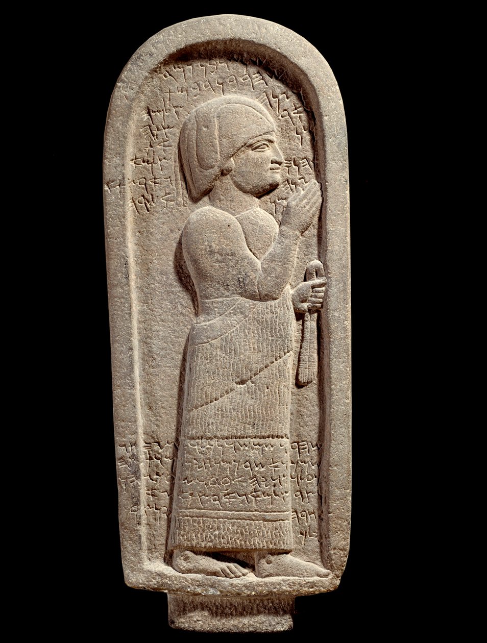 Bazaltowa stela pogrzebowa Si Gabbor kapłana boga księżyca. Epitafium aramejskie. VII wiek pne. Z Syrii. Paryż, Luwr autorstwa Assyrian