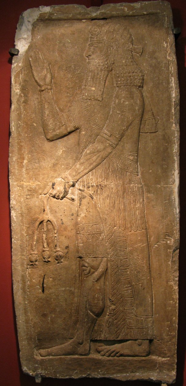 Ksiądz z gałązką granatu. Fragment płaskorzeźby z pałacu asyryjskiego króla Sargona II, 722-705 pne autorstwa Assyrian