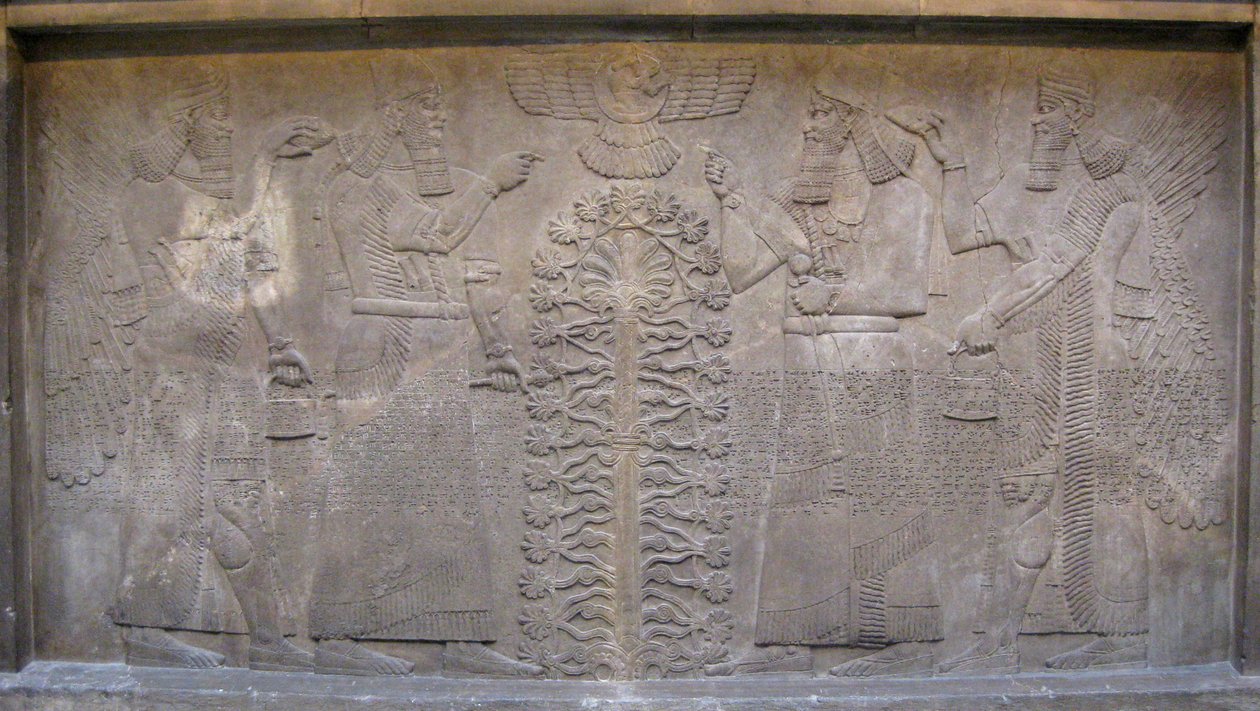Płaskorzeźba z dwiema postaciami Aszurnasirpala, uskrzydlonych istot mitologicznych i boga Aszura, przed Drzewem Życia, 885-860 p.n.e. autorstwa Assyrian