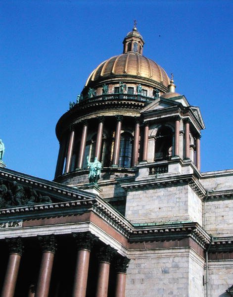 Zewnętrzny widok kopuły i portyku z lat 1817-57 autorstwa August Ricard Montferrand