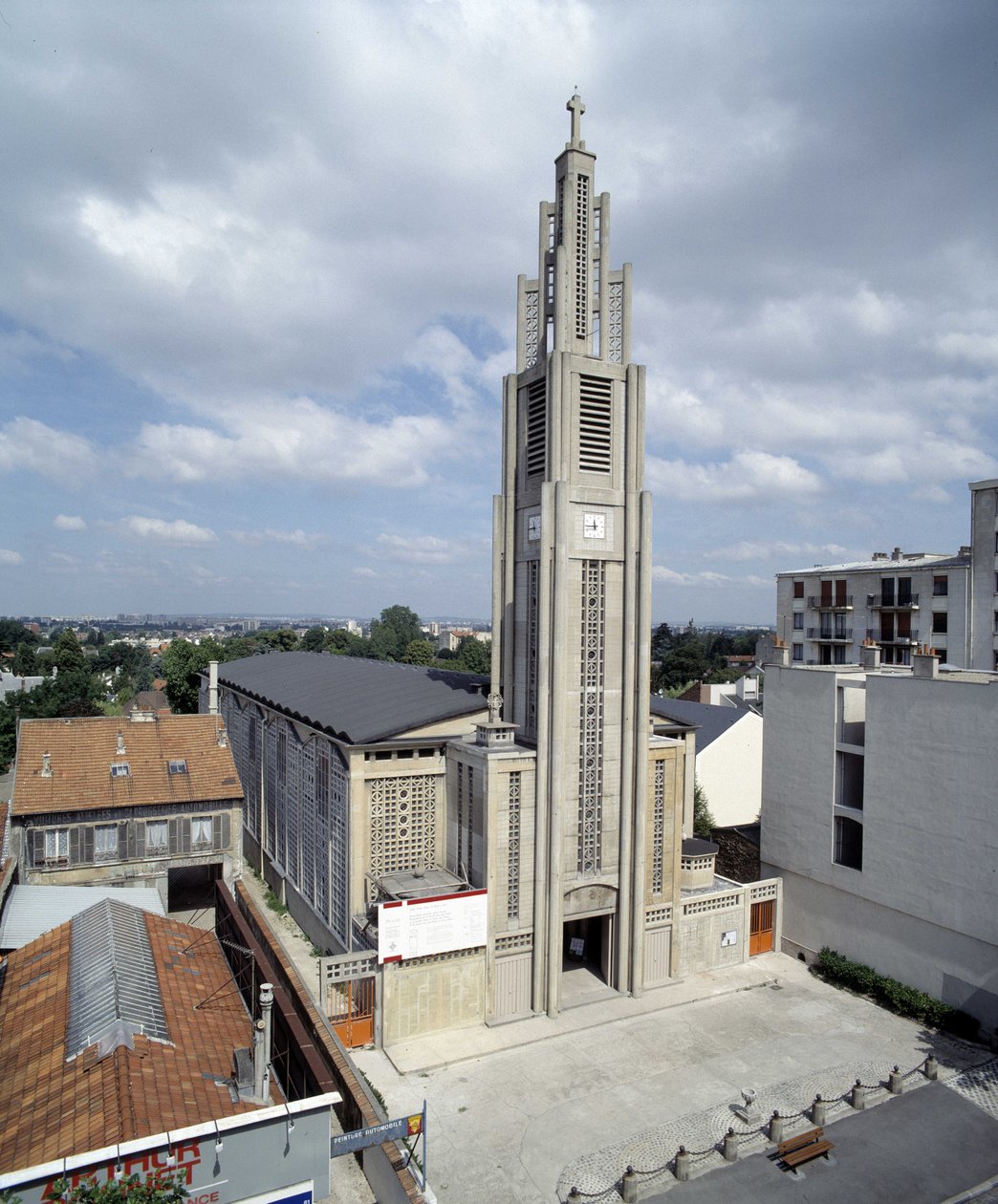 Widok ogólny kościoła Notre Dame de Le Raincy (Seine saint Denis) 1923 (zdjęcie) autorstwa Auguste Perret