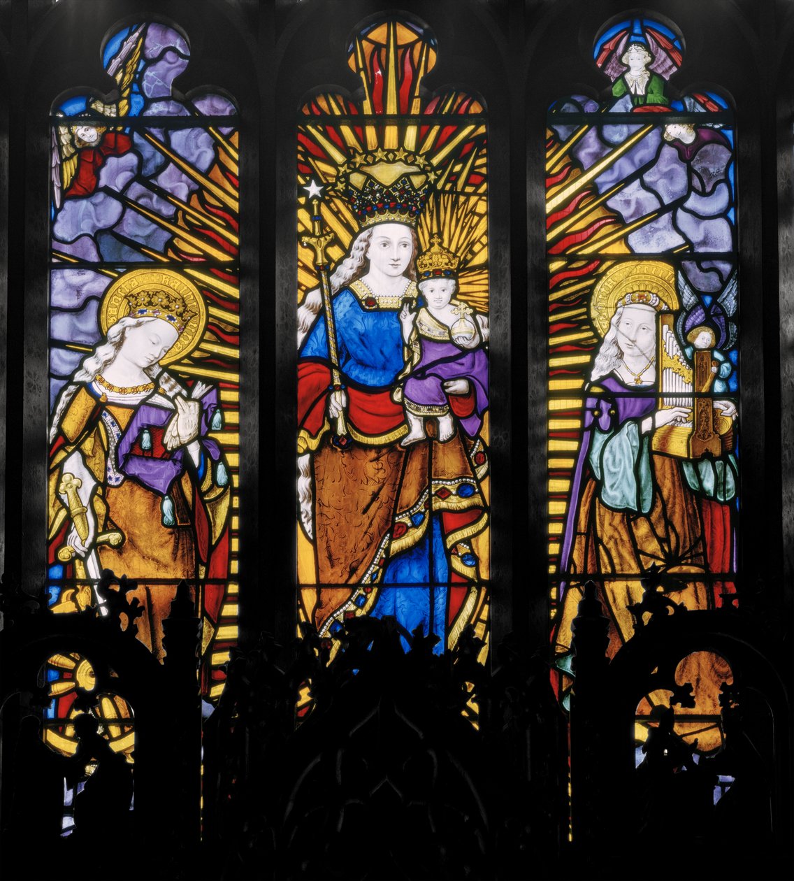 Centralne okno absydy, Dziewica z Dzieciątkiem ze Świętymi, 1837 (witraż) autorstwa Augustus Welby Northmore Pugin