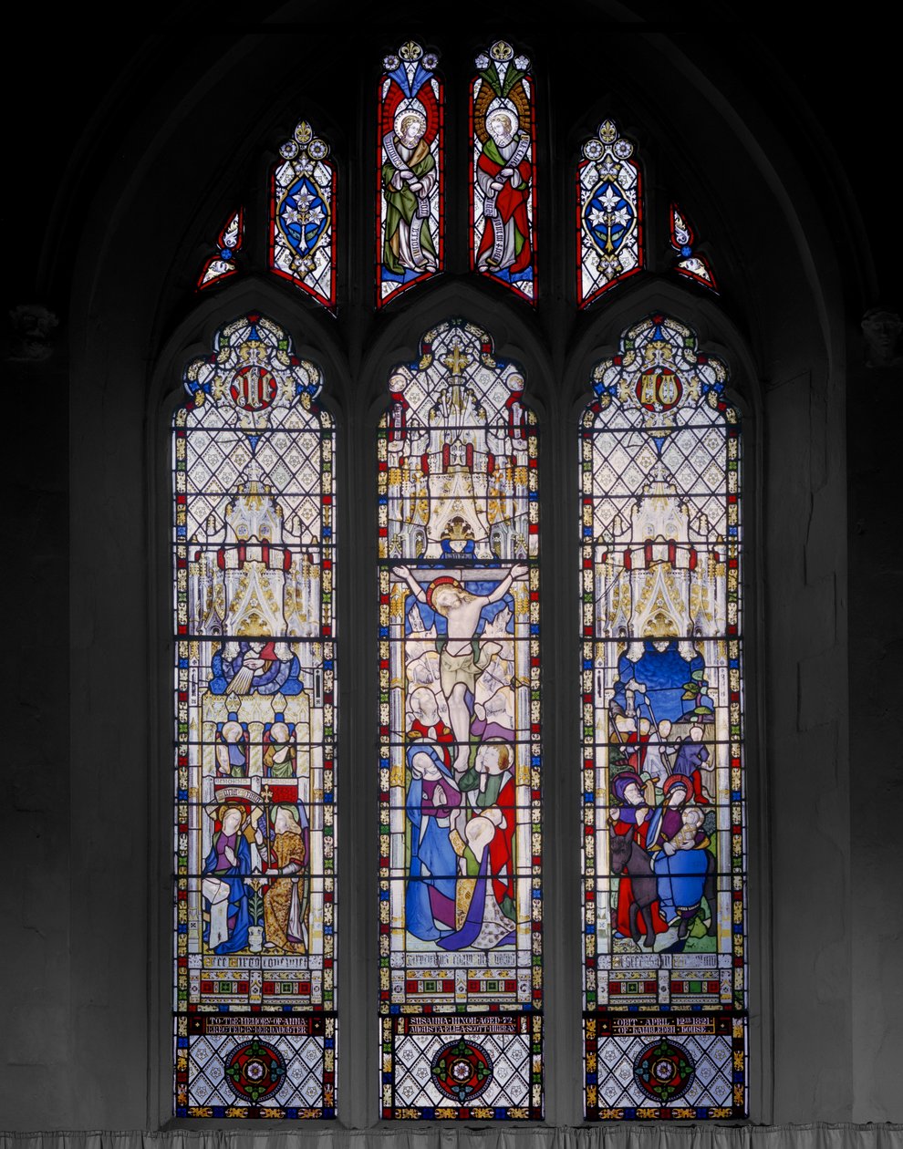 Zwiastowanie, ukrzyżowanie i ucieczka do Egiptu, 1853 (witraże) autorstwa Augustus Welby Northmore Pugin