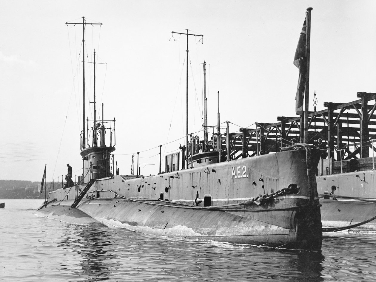 Australijska marynarka wojenna (RAN) okręty podwodne AE1 i AE2, c.1914 autorstwa Australian Photographer
