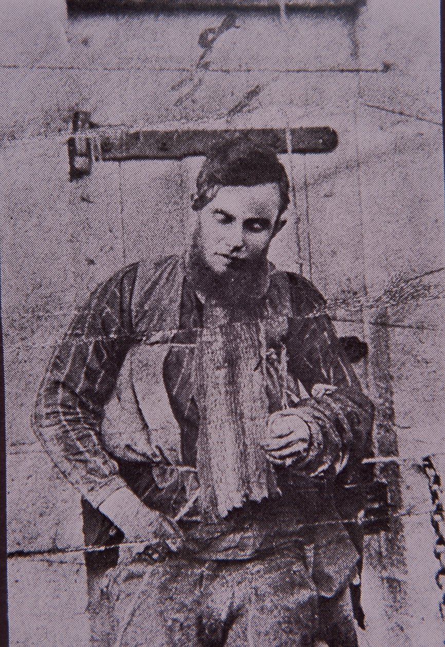 Członek Kelly Gang Joe Byrne zawieszony po śmierci, 29 czerwca 1880 (zdjęcie czarno-białe) autorstwa Australian Photographer