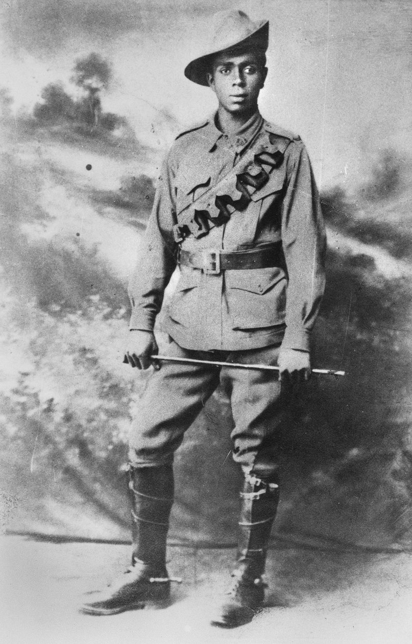 Portret aborygeńskiego żołnierza, 234 Szeregowy (Pte) Walter Christopher (Chris) George Saunders, c.1916 autorstwa Australian Photographer